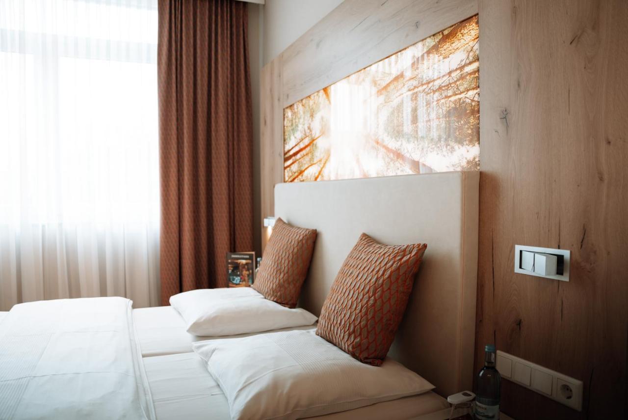 Centrale Hotel Und Restaurant Waldkraiburg Zewnętrze zdjęcie