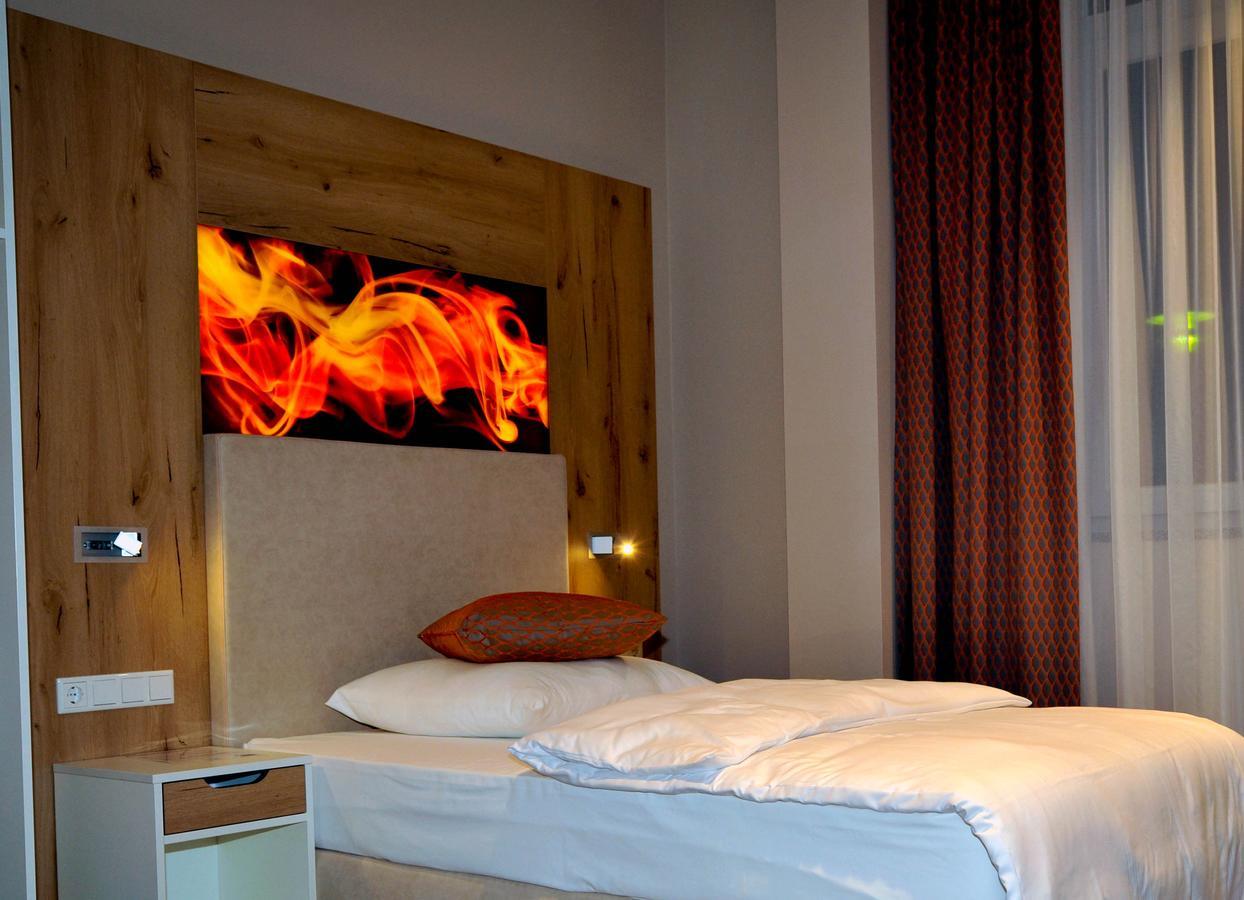 Centrale Hotel Und Restaurant Waldkraiburg Zewnętrze zdjęcie